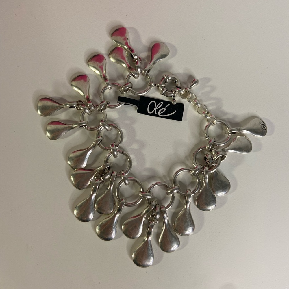 Olé Silver color bracelet with tear drop charms
